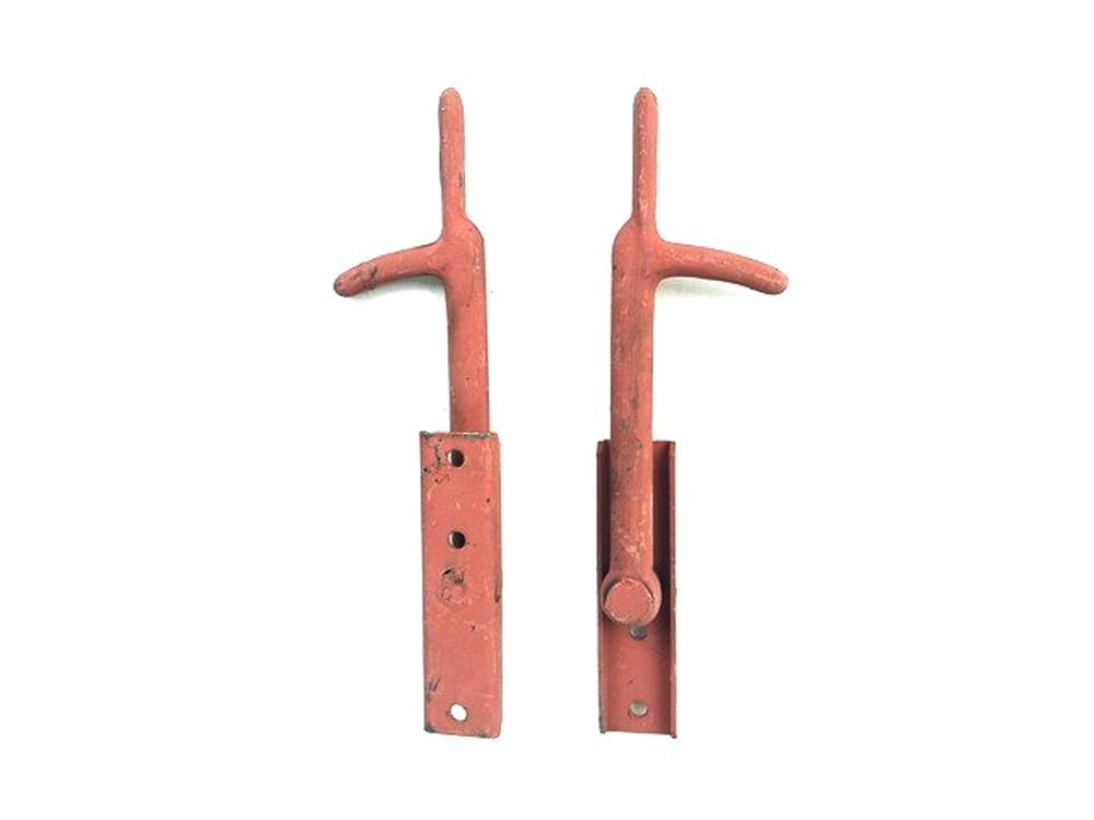 Locking hook, rear left