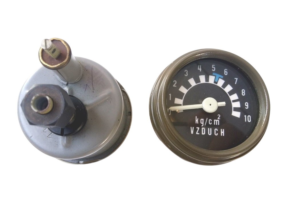 Luftdruckmesser mit dem Zeichen PV3S, Zetor